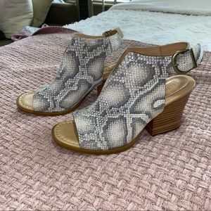 Born Women’s Snake Skin Moraine Heel never worn
